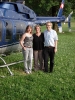 Familie Reihs vor dem Bell 407