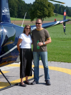 Rainer Boelle mit Frau nach dem Flug